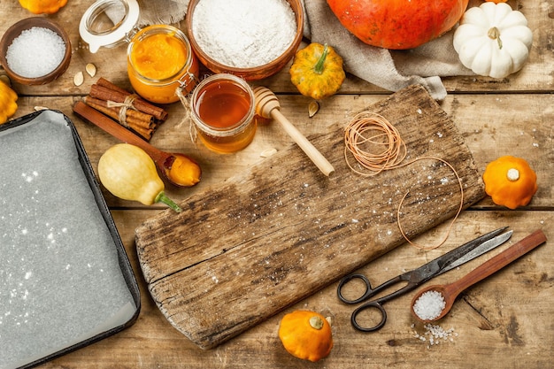 Przygotowanie potrawy na blacie kuchennym